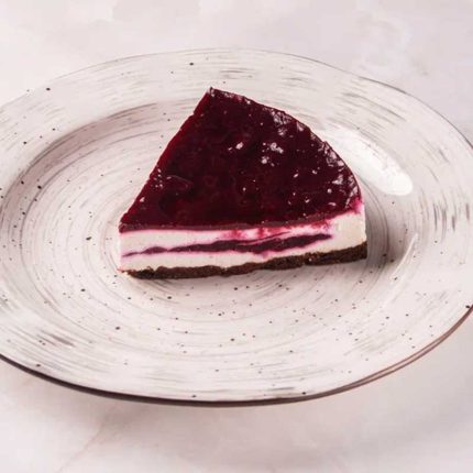 Чизкейк на миндальной основе с черной смородиной на стевии